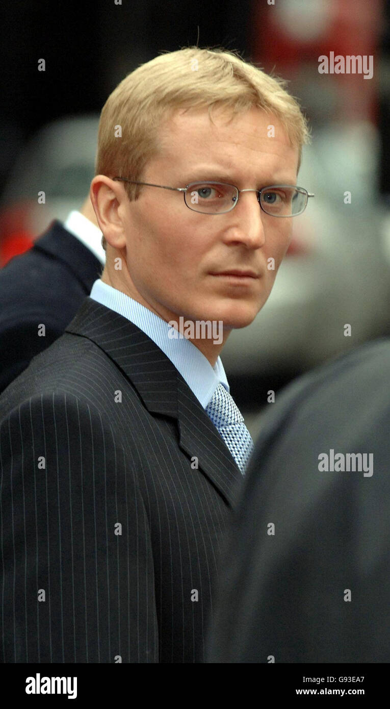 Le PC David Yates, officier de police métropolitaine, quitte le tribunal de la rue Bow, dans le centre de Londres, le lundi 30 janvier 2006. PC Yates est accusé d'agression sexuelle grave et d'infraction à l'ordre public grave à la suite d'un incident survenu le 22 février dernier avec un adolescent kurde. Voir le policier PA Story COURTS. APPUYEZ SUR ASSOCIATION photo. Le crédit photo devrait se lire: Matthew Fearn/PA Banque D'Images