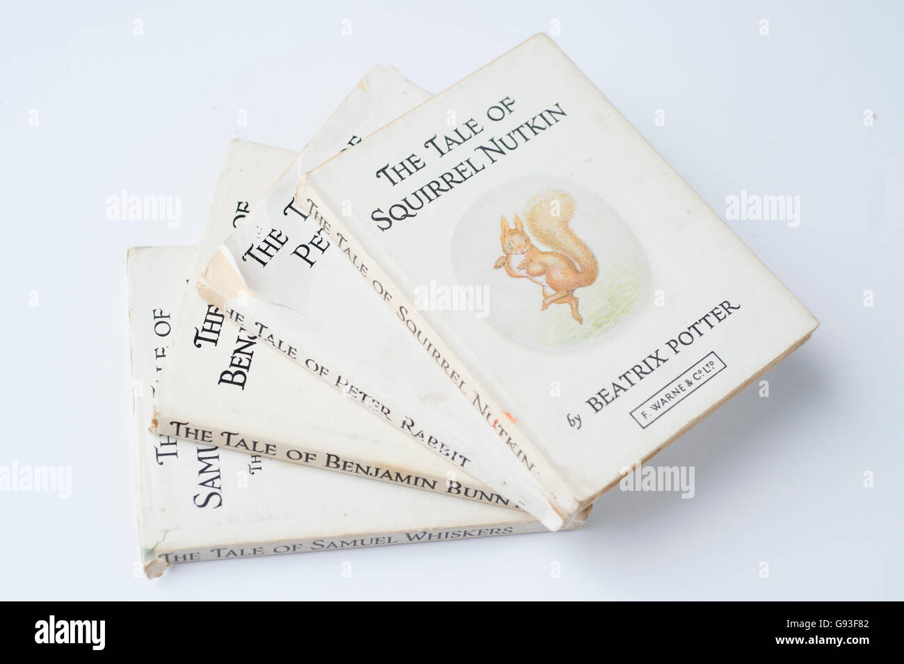 Langue anglaise classique children's literature : The Tale of Squirrel Nutkin en haut d'une pile d'autres livres de Beatrix Potter Banque D'Images