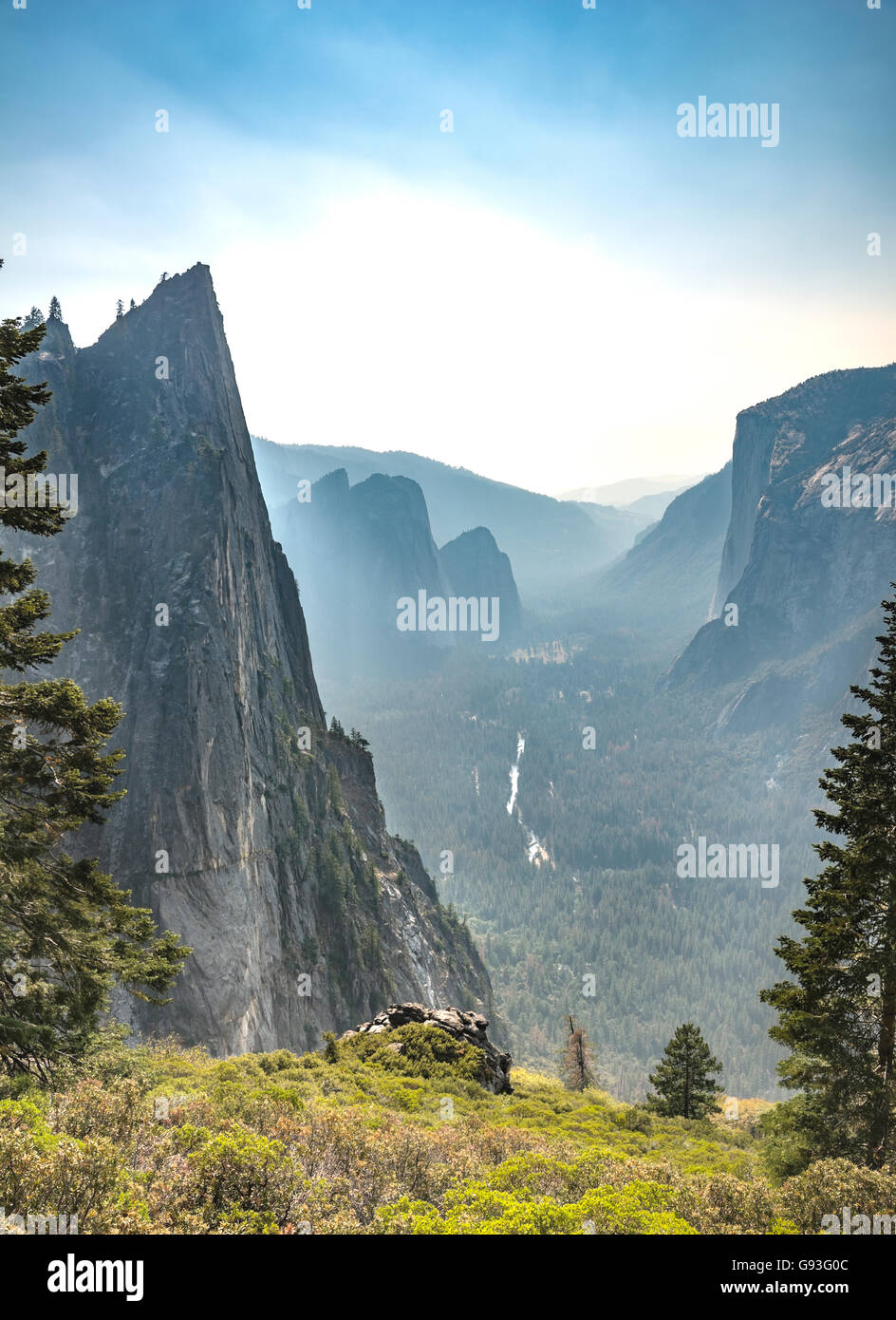 Vue de la vallée Yosemite, quatre Mile Trail, le Taft Point, El Capitan, Yosemite National Park, California, USA Banque D'Images