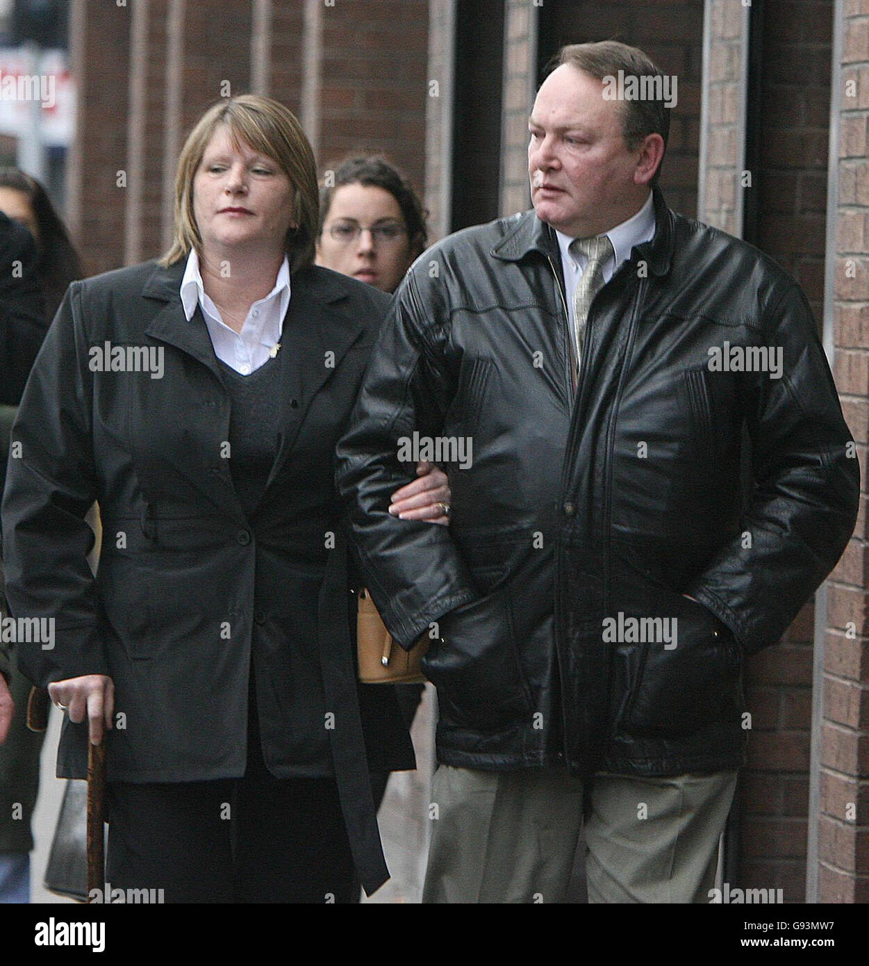 La retraite Garda Frank Hayes arrive au circuit Criminal court de Dublin avec son partenaire, où il doit être condamné pour conduite dangereuse causant la mort d'un homme de 71 ans et blessant trois autres, lundi 23 janvier 2006. Voir PA Story COURTS Hayes. APPUYEZ SUR ASSOCIATION photo. Le crédit photo devrait se lire comme suit : Niall Carson/PA. PA Irish File South Banque D'Images