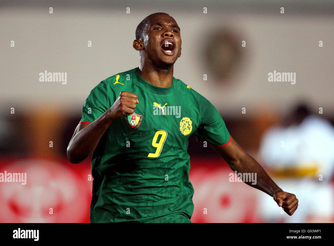 Football - coupe d'Afrique des Nations 2006 - Groupe B - Cameroun / Angola - Stade de l'Académie militaire. Samuel Eto'o du Cameroun célèbre les scores Banque D'Images