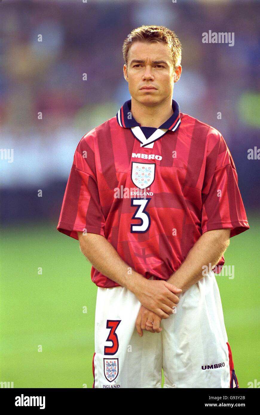 Football - qualification Euro 2000 - Groupe 5 - Suède / Angleterre.Graeme le Saux, Angleterre Banque D'Images