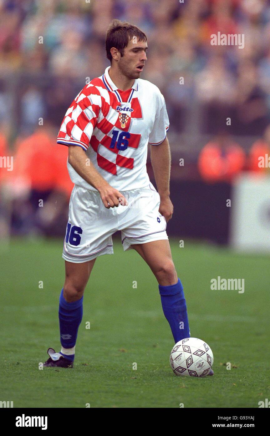 Football - qualification Euro 2000 - Groupe 8 - Irlande / Croatie. Igor  Tudor, Croatie Photo Stock - Alamy