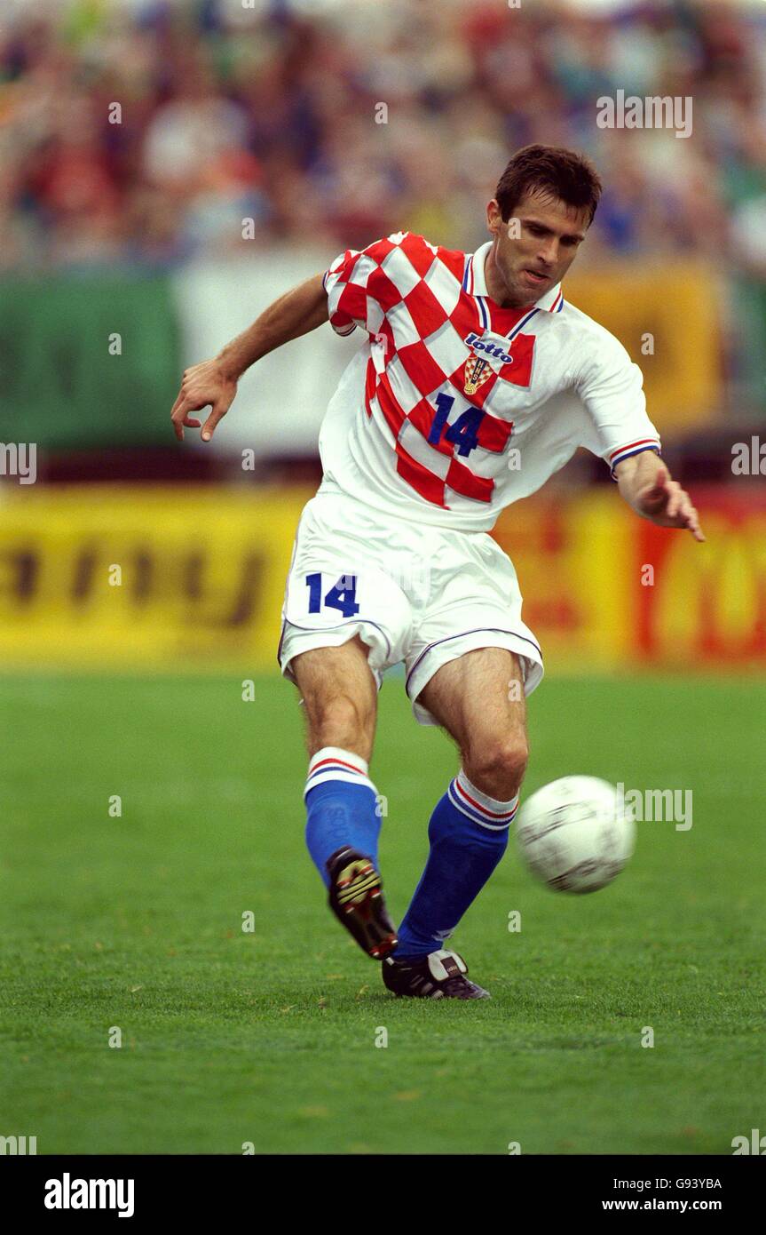 Football - qualification Euro 2000 - Groupe 8 - Irlande / Croatie.Zvonimir Soldo, Croatie Banque D'Images