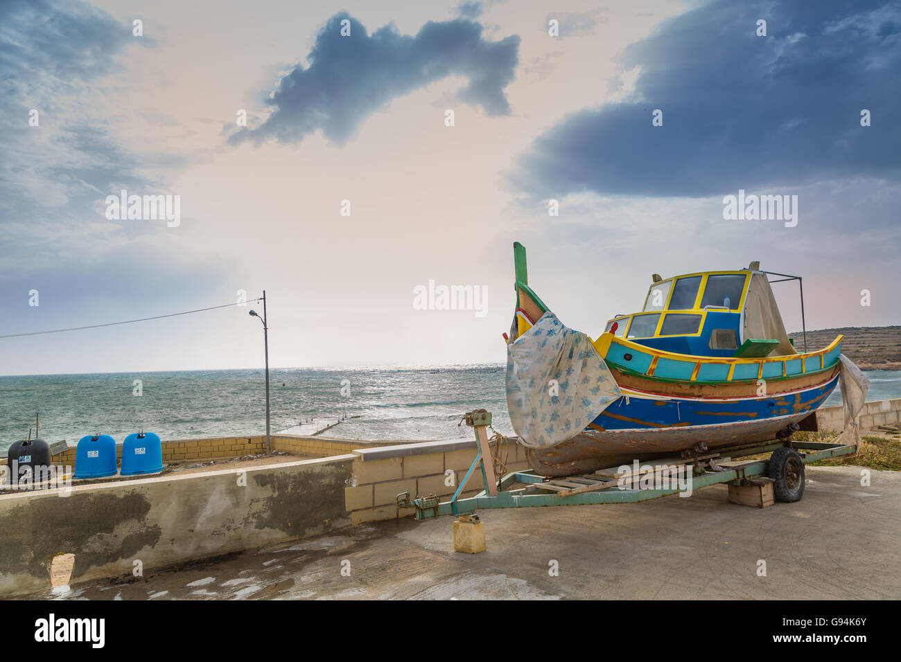 Bateau au port de pêche près de marsaskala sur l'île de Malte Banque D'Images