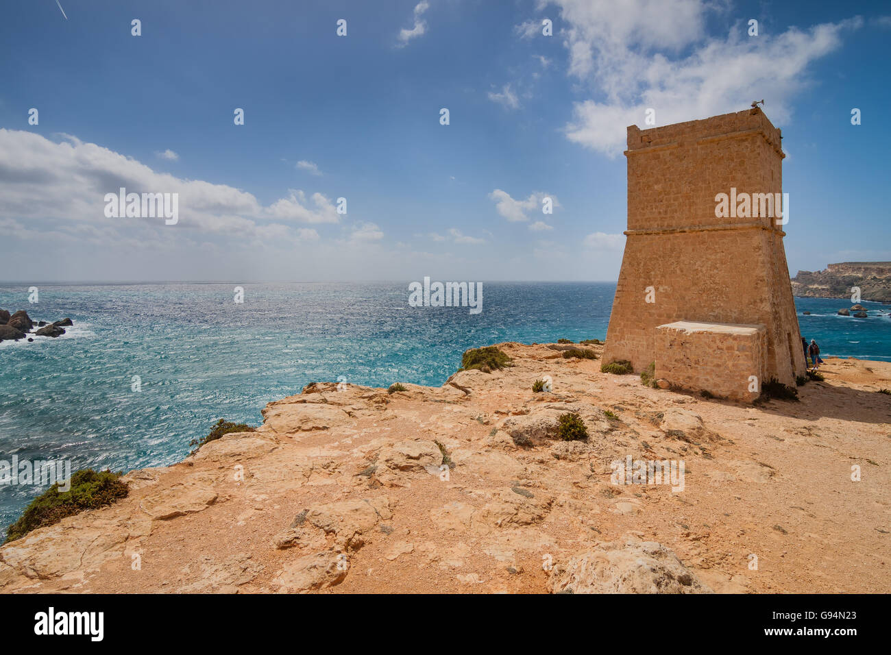 Ancienne tour sur les falaises rocheuses de l'île de Malte Banque D'Images