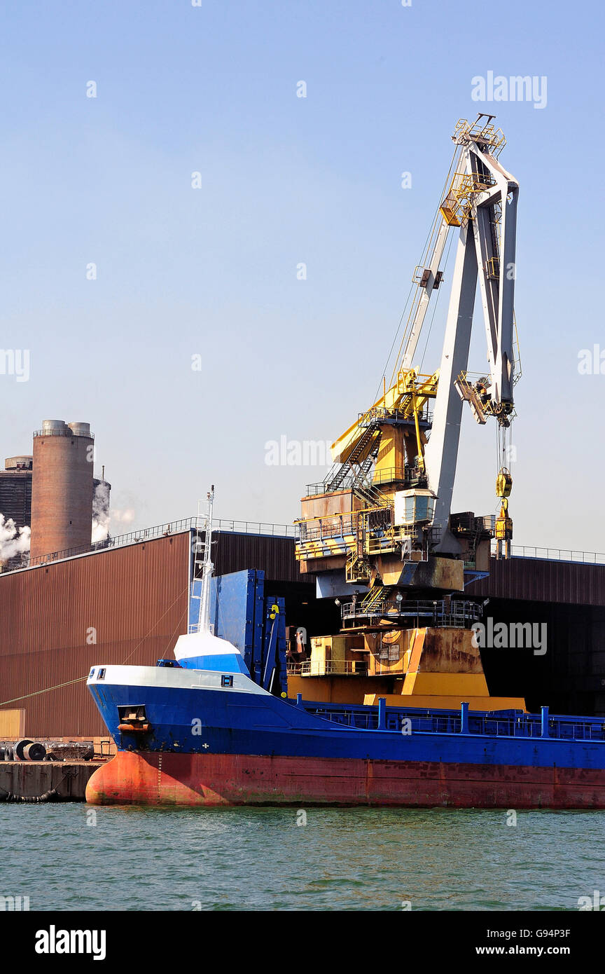 L'industrie sur le port de Fos-sur-Mer à côté de Marseille. Banque D'Images