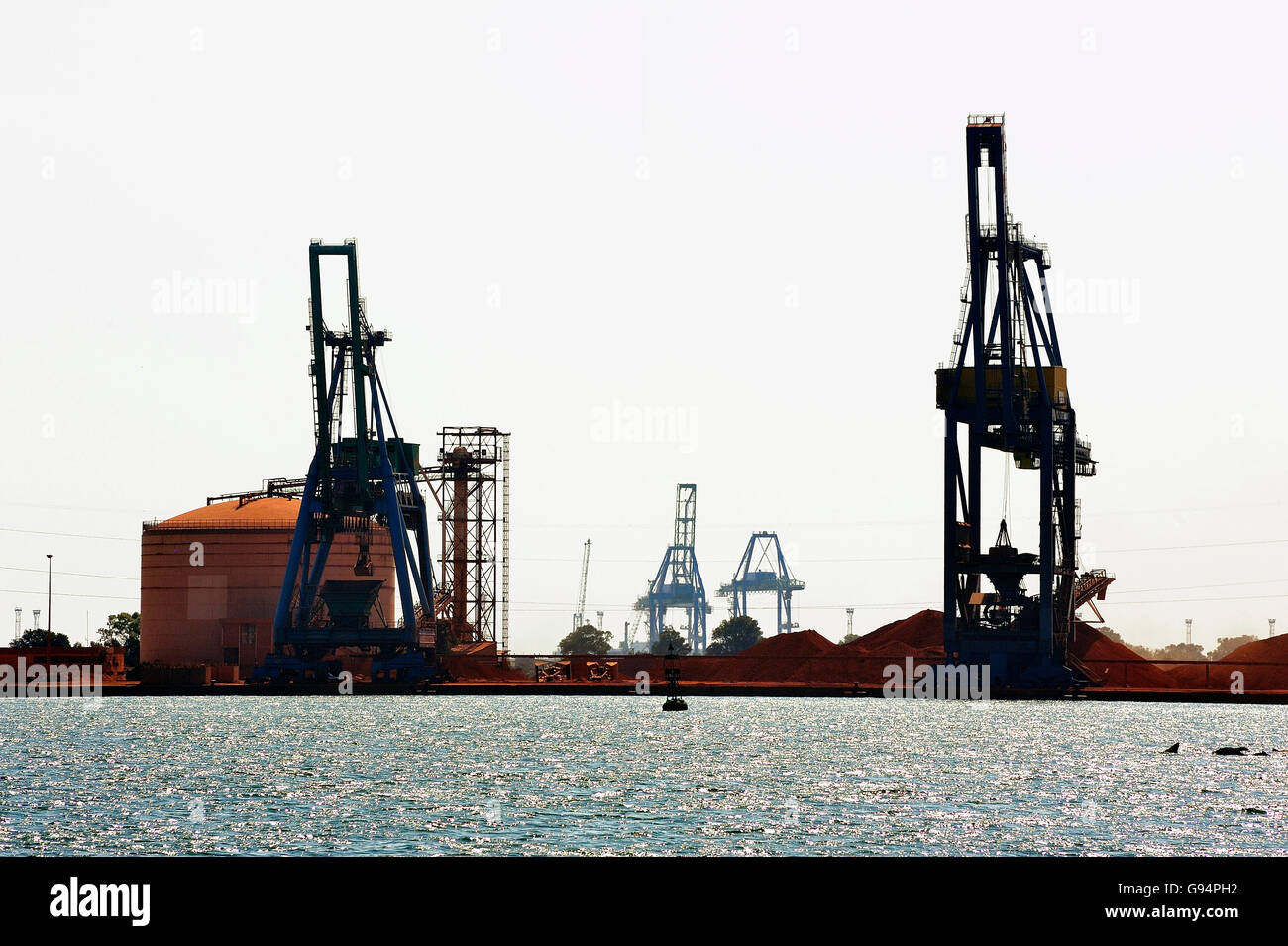 L'industrie sur le port de Fos-sur-Mer à côté de Marseille. Banque D'Images