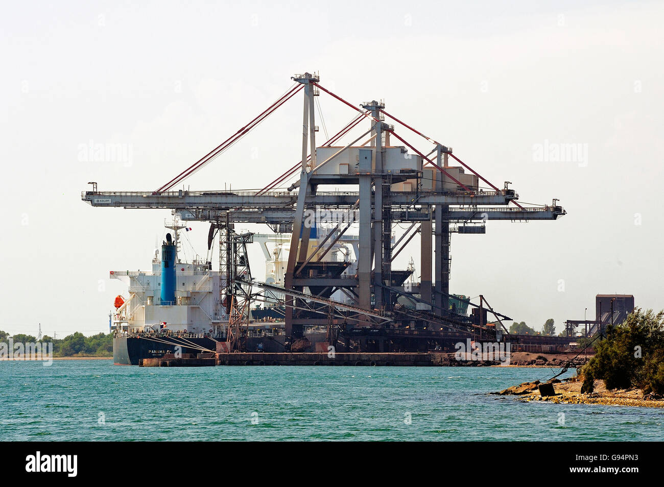 L'industrie sur le port de Fos-sur-Mer à côté de Marseille. Banque D'Images