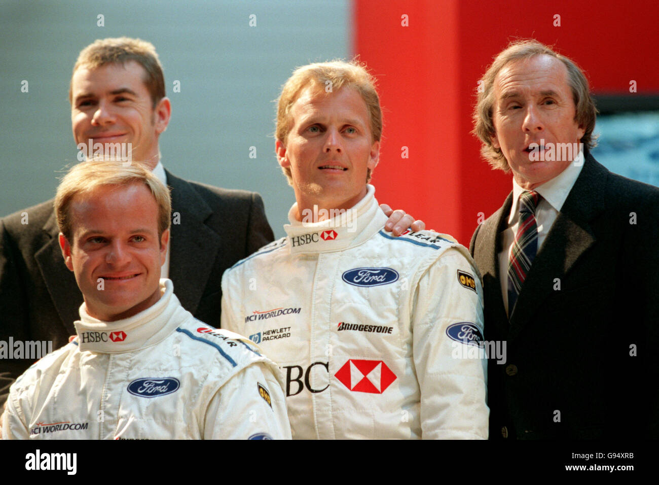 Formula One Motor Racing - lancement de Ford Stewart.Jackie Stewart (à droite) et son fils Paul (à gauche) avec les pilotes de Ford Stewart Rubens Barrichello (deuxième à gauche) et Johnny Herbert (deuxième à droite) Banque D'Images