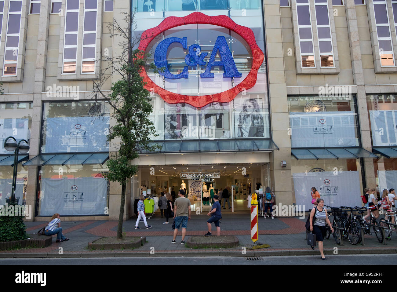 C&A vêtements department store, Schadowstrasse, Düsseldorf, Allemagne. Banque D'Images