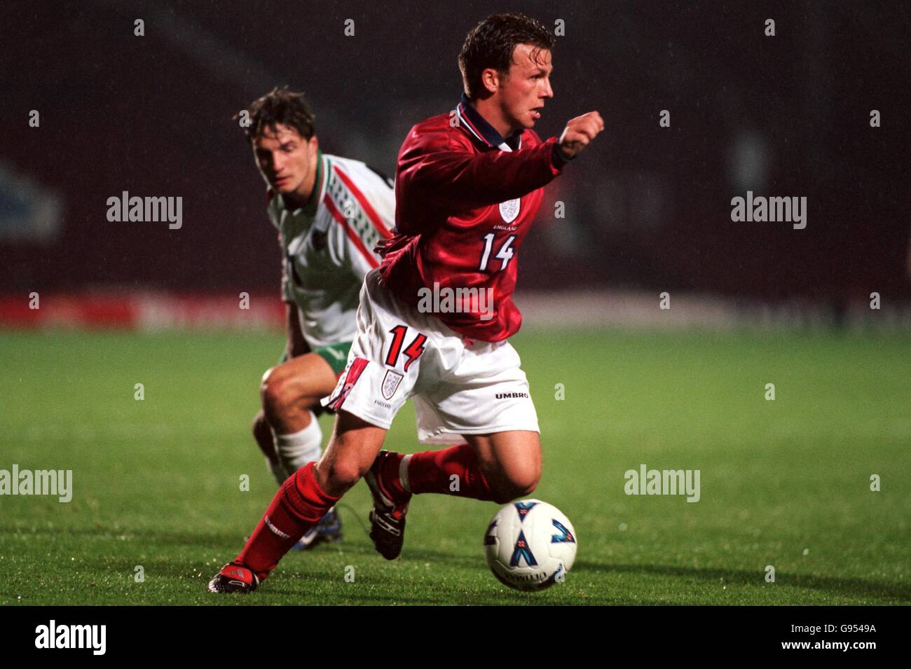 Football - qualification européenne au championnat U21 - Groupe 5 - Angleterre / Bulgarie.Jody Morris, en Angleterre, s'éloigne d'un défi Banque D'Images