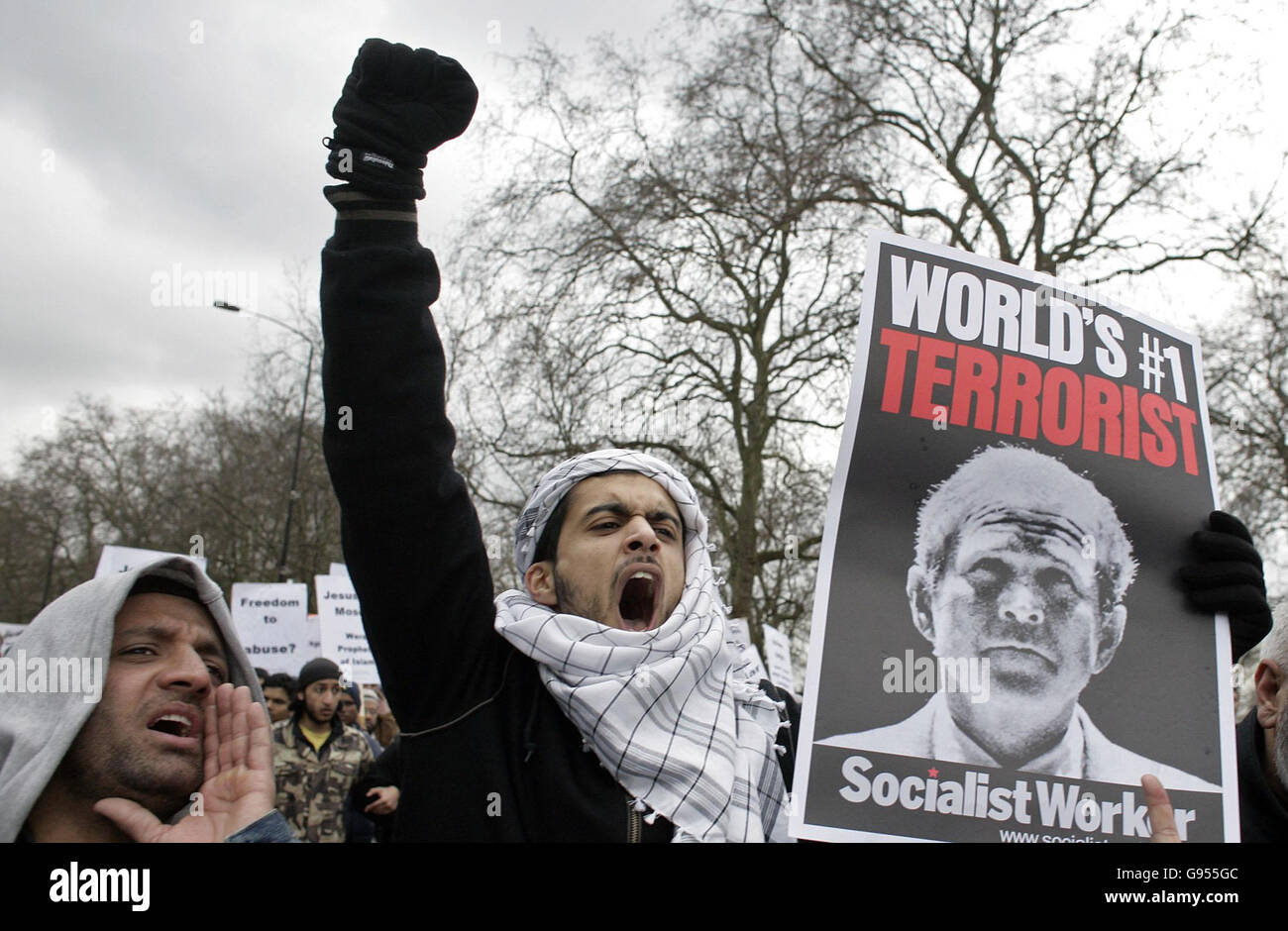 Les musulmans protestent lors de leur marche de Trafalgar Square à Hyde Park dans le centre de londres, le samedi 18 février 2006.La manifestation est contre les publications des caricatures du prophète Mohammad.APPUYEZ SUR ASSOCIATION photo.Le crédit photo devrait se lire comme suit : Edmond Terakopian/PA Banque D'Images