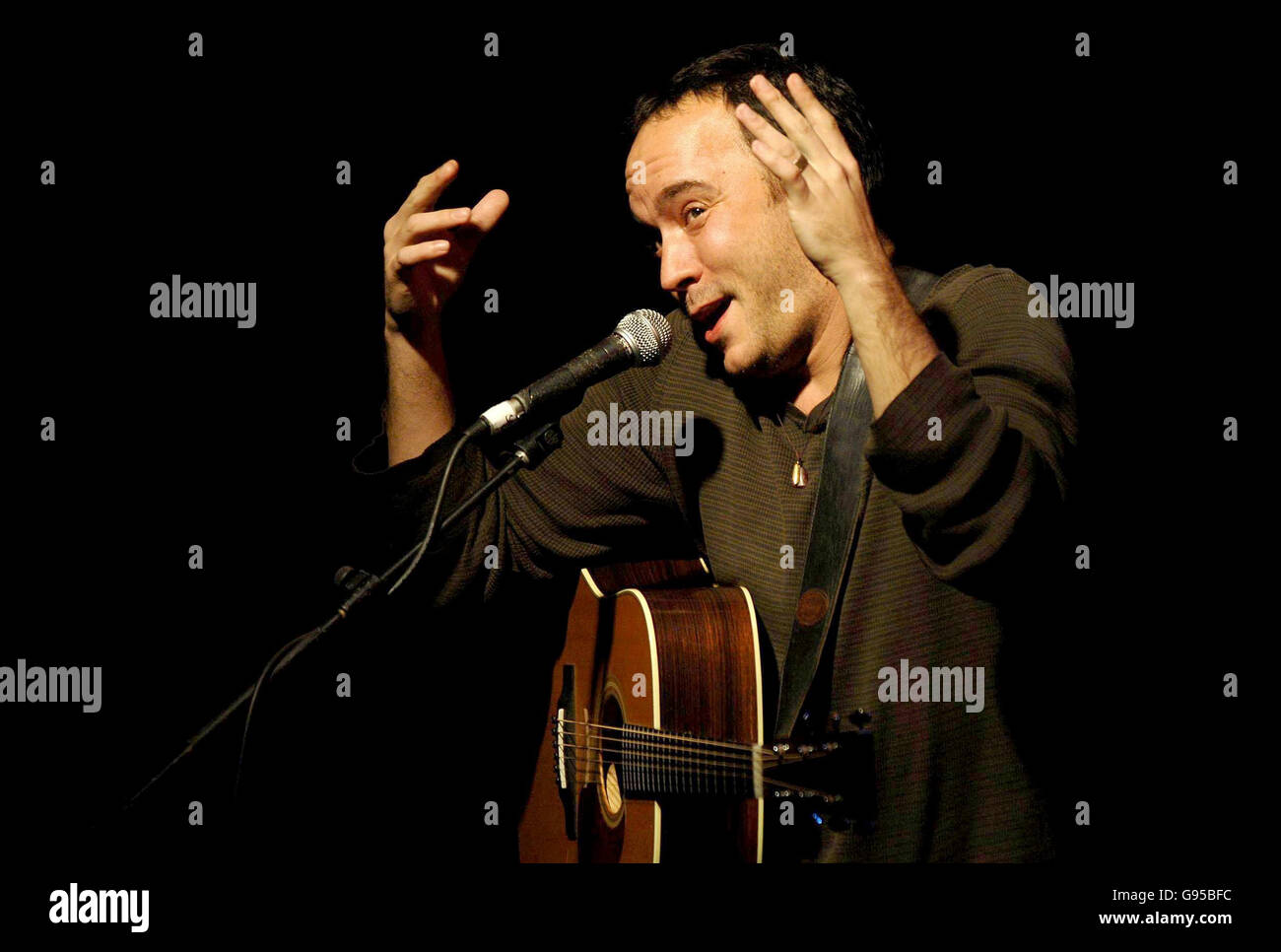 Le chanteur-compositeur sud-africain Dave Matthews se produit sur scène, au social, centre de Londres, le mardi 28 février 2006. APPUYEZ SUR ASSOCIATION photo. Le crédit photo devrait se lire: Yui Mok/PA Banque D'Images