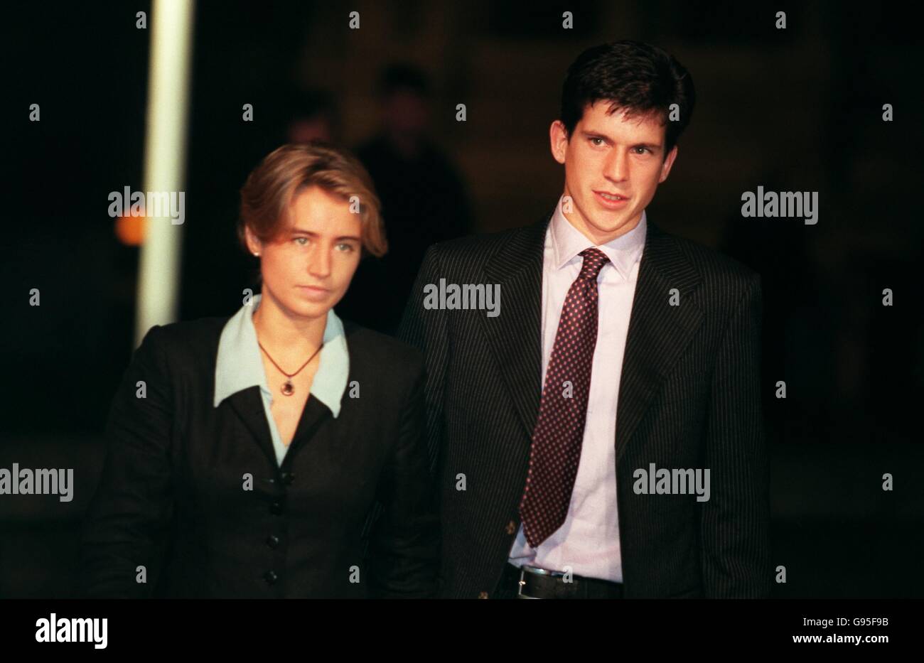 Le numéro un du tennis britannique Tim Henman arrive avec sa petite amie Lucy Heald Banque D'Images