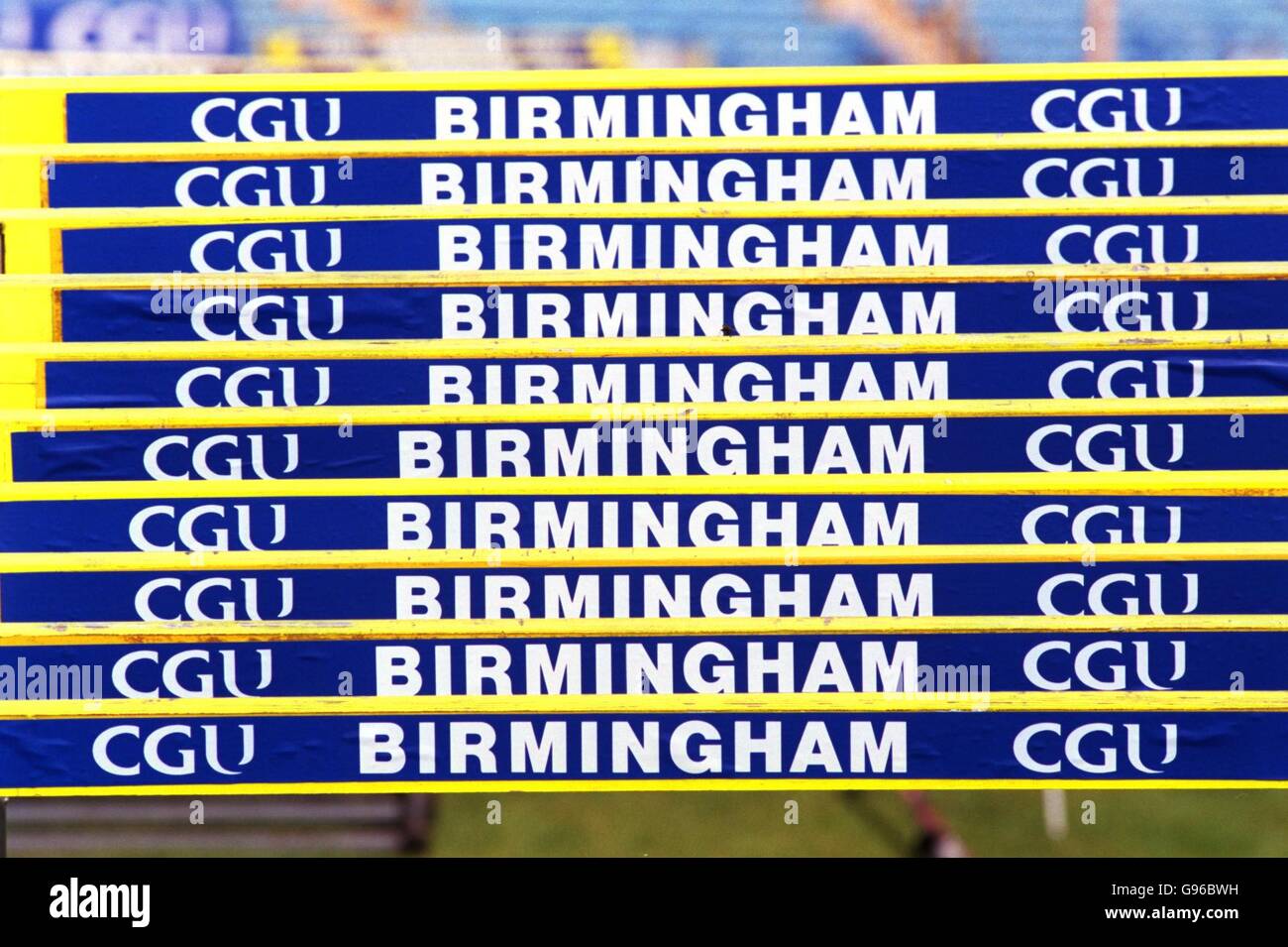 Athlétisme - Championnats AAA et épreuves de Championnat du monde de l'UGC.L'obstacle est la publicité du sponsor de l'événement CGU et du lieu où il se tient à Birmingham Banque D'Images