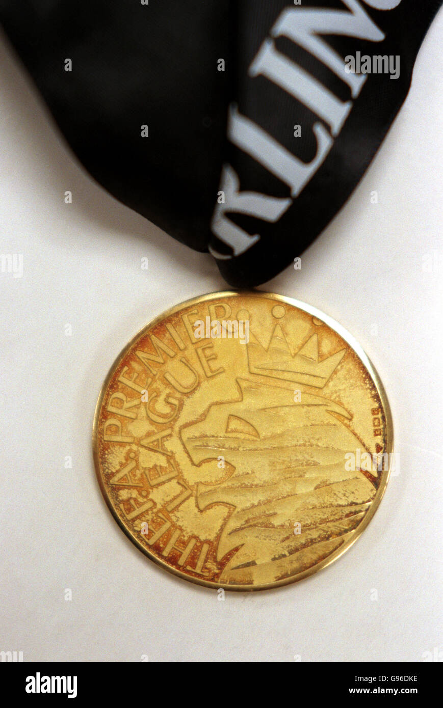 L'inverse de la FA Carling du gardien de but de Manchester United Peter Schmeichel Médaille du premier ministre de 1995-96 Banque D'Images