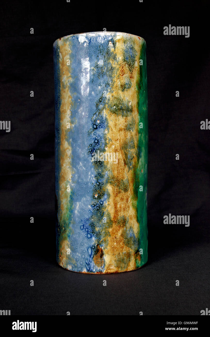 Pot en céramique émaillée poterie vase cylindrique Banque D'Images