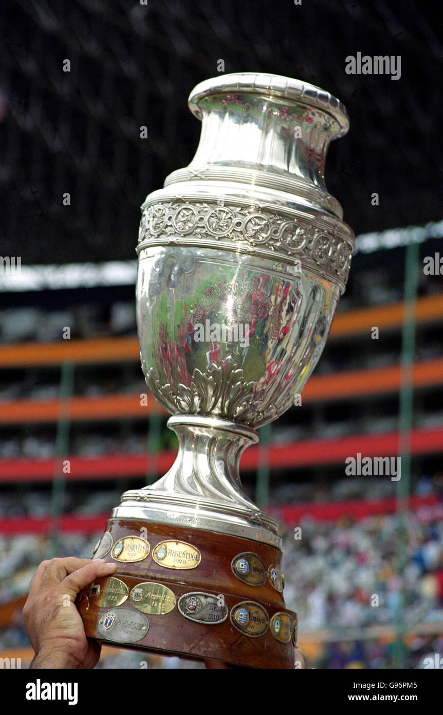 Football - Copa America Cup - Trophée de Championnat d'Amérique du Sud.  Trophée du Championnat d'Amérique du Sud Photo Stock - Alamy