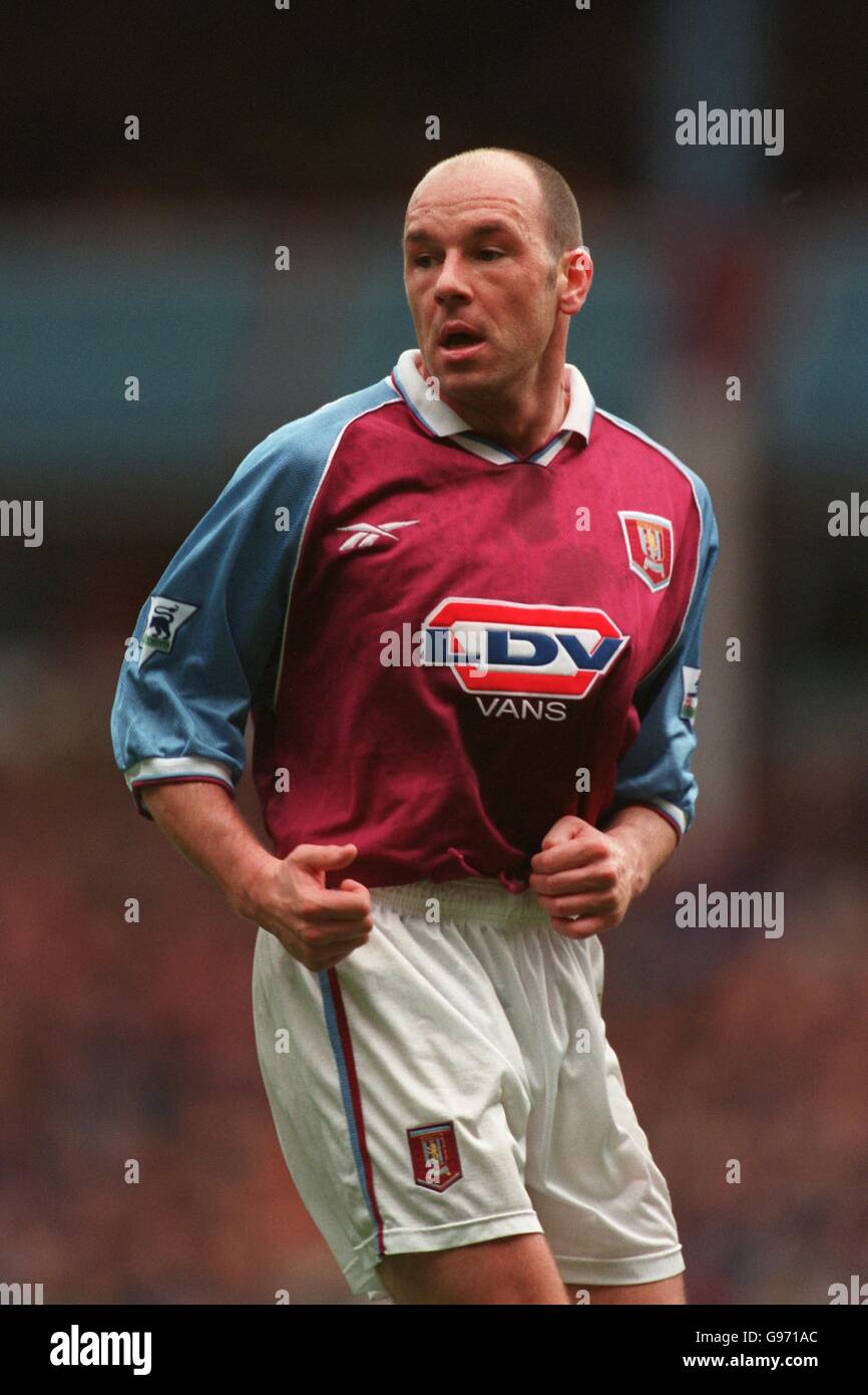 Football - FA Carling Premiership - Aston Villa / Chelsea. Steve Stone, Aston Villa Banque D'Images