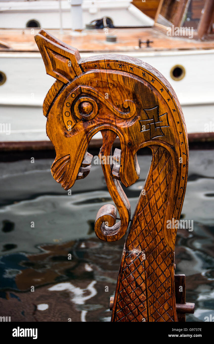 Proue Sculpture en bois de bateau Banque de photographies et d’images à haute ...