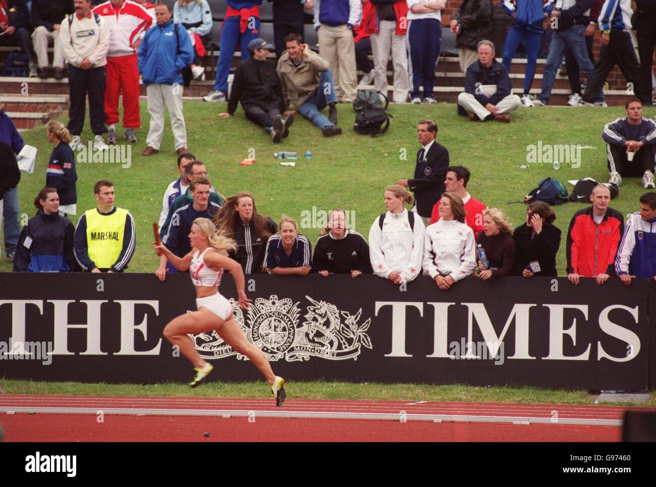 Athlétisme - Réunion internationale de Loughborough - Université de Loughborough.Un athlète pousse après une planche à temps Banque D'Images