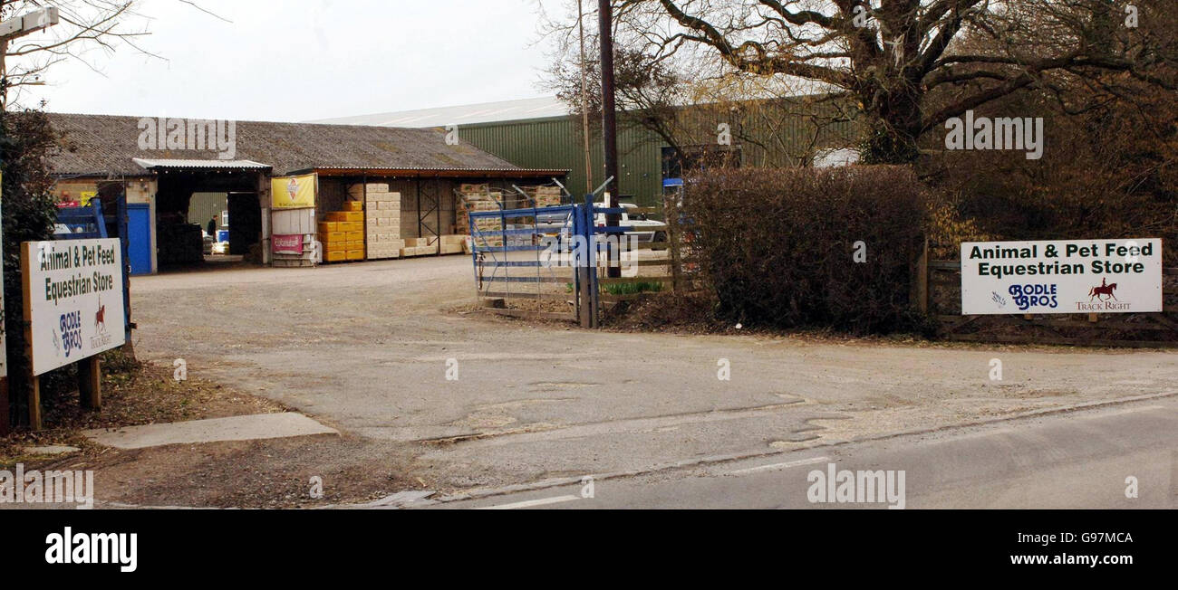 Locaux des marchands agricoles de Bodle Bros à Burgess Hill, Sussex, le mercredi 22 mars 2006, où il est allégué que 600 kg d'engrais au nitrate d'ammonium ont été achetés par Anthony Garcia en novembre 2003. M. Garcia est l'un des sept accusés qui refusent de comploter pour effectuer des explosions à Londres en utilisant des bombes à base de nitrate d'ammonium et de poudre d'aluminium. Un membre de la cellule terroriste britannique ayant des liens présumés avec Al Qaida a été impliqué dans un complot pour acheter une bombe atomique, a entendu le Old Bailey aujourd'hui. Voir PA Story COURTS engrais. APPUYEZ SUR ASSOCIATION photo. Crédit photo devrait se lire: Fiona Hanson / PA. Banque D'Images
