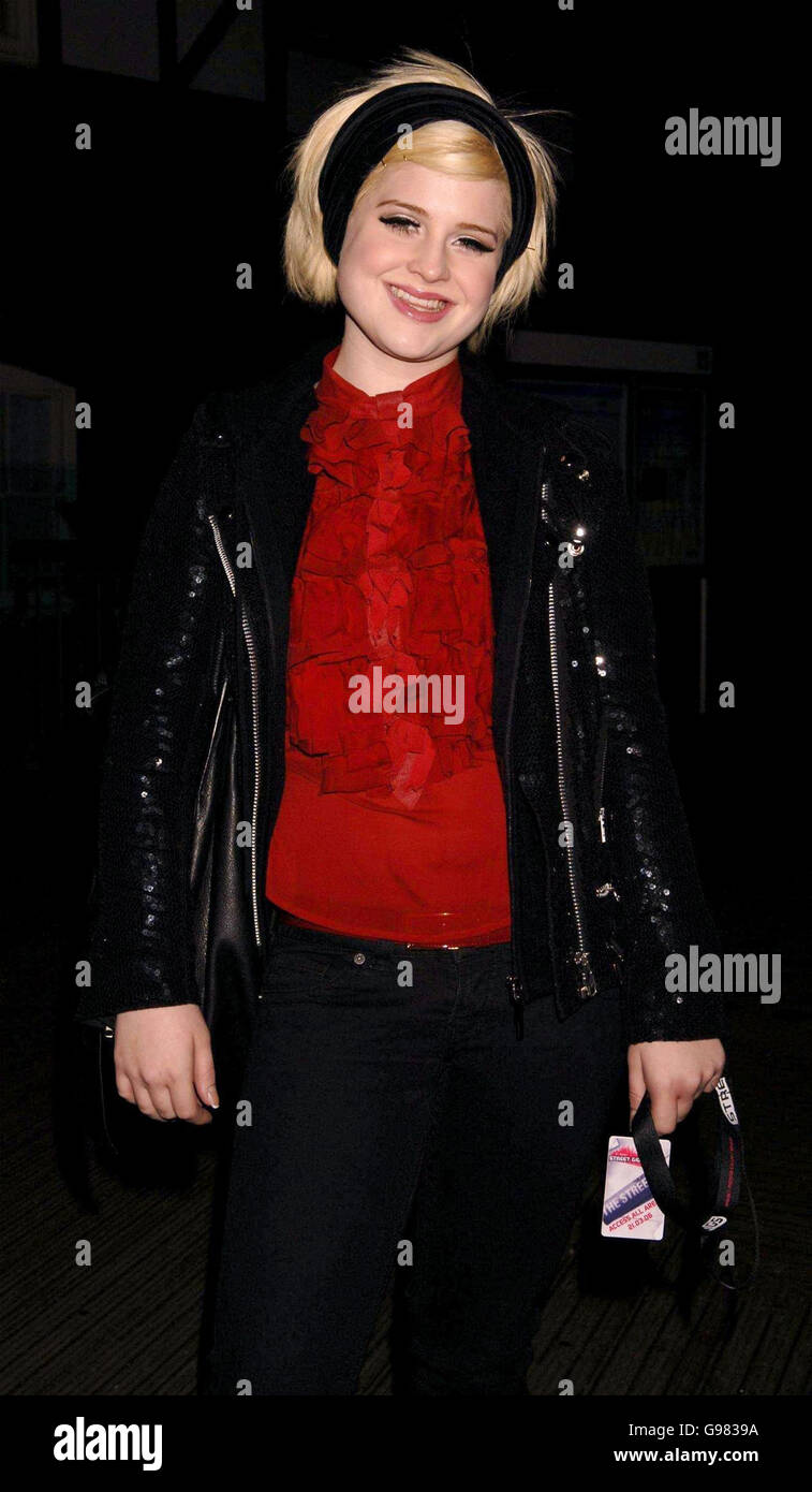 Kelly Osbourne arrive à Tower Pier, pour embarquer à bord d'un bateau avec des invités spécialement invités à un concert secret au bord des rues, Londres, mardi 21 mars 2006. APPUYEZ SUR ASSOCIATION PHOTO. Le crédit photo devrait indiquer : Yui Mok/PA Banque D'Images
