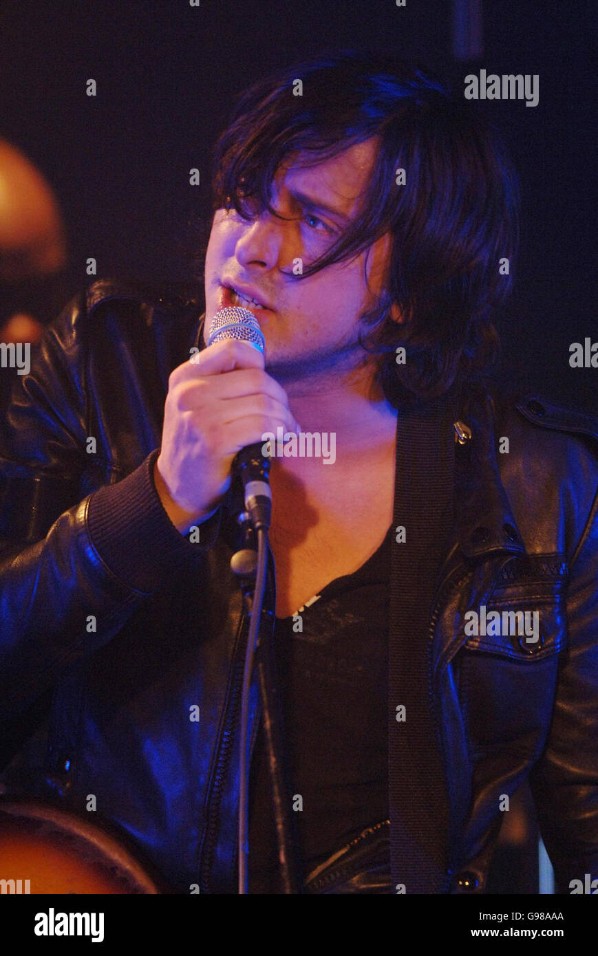 Carl Barat, chanteur principal de Dirty Pretty Things, se présentant à Kings College le mercredi 8 mars 2006. Voir l'histoire des PA. APPUYEZ SUR ASSOCIATION photo. Le crédit photo devrait se lire comme suit : Fiona Hanson/PA Banque D'Images