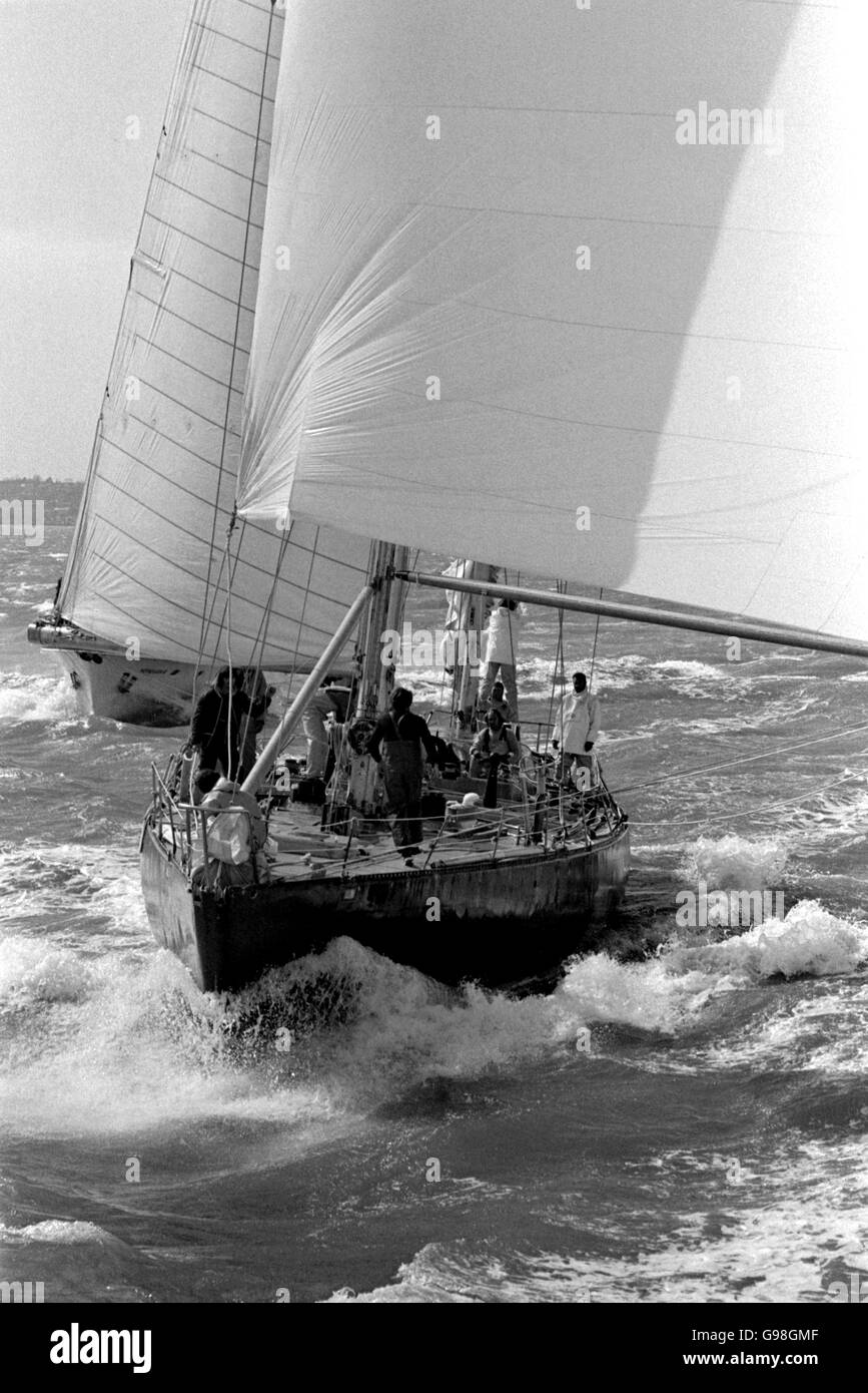 AJAXNETPHOTO. 1978. SOLENT, en Angleterre. - RACE WHITBREAD 1978 - YACHT FRANÇAIS Pen Duick VI COURSE À LA LIGNE D'ARRIVÉE DE LA 4ÈME JAMBE ET FIN DE LA 1977/8 WHITBREAD ROUND THE WORLD RACE. PHOTO:JONATHAN EASTLAND/AJAX REF;PEN  20 4782303 Banque D'Images