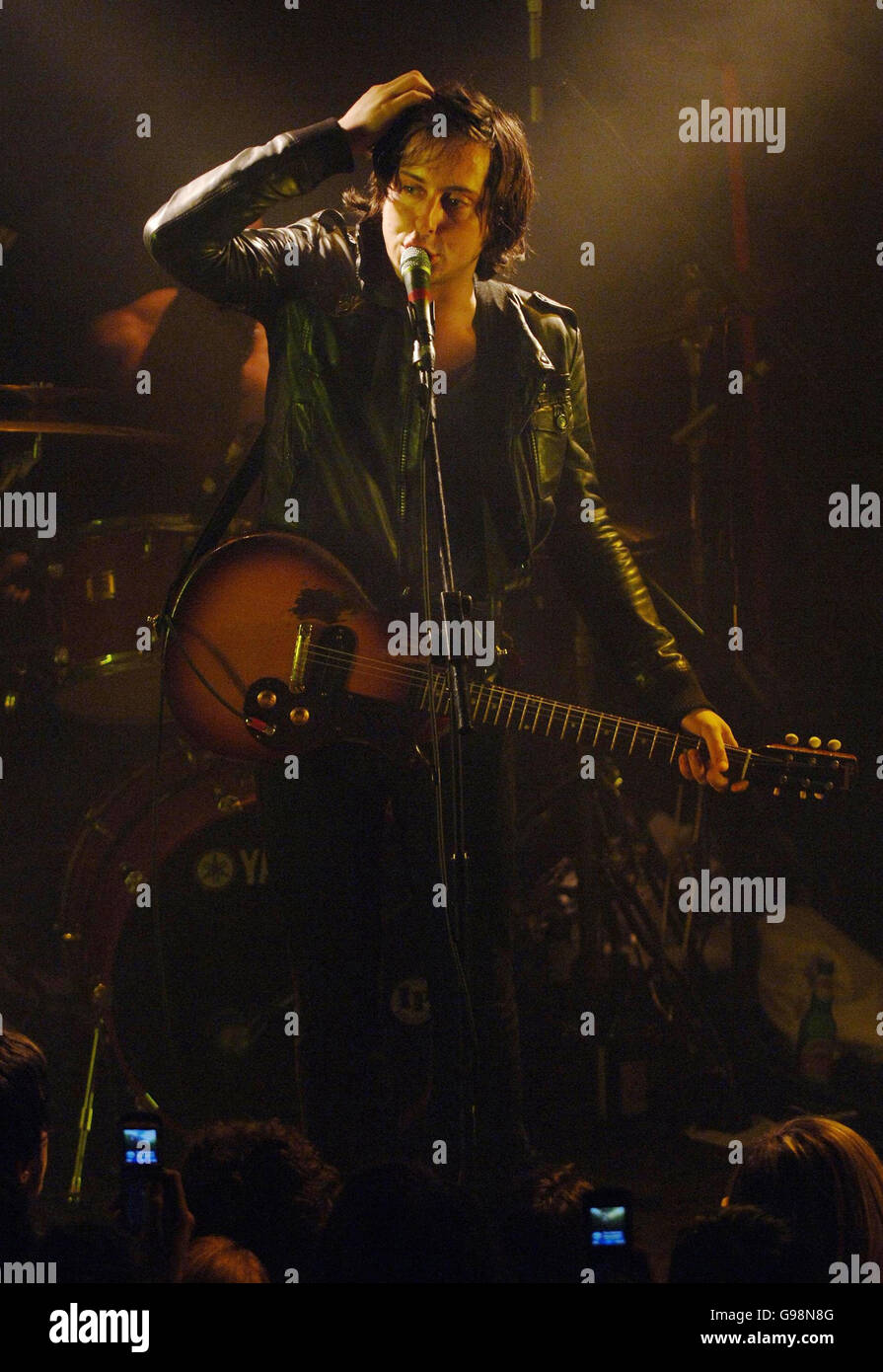 Carl Barat, ancien frontman de Libertines, de Dirty Pretty Things, se présentant à Kings College le mercredi 8 mars 2006. Voir l'histoire des PA. APPUYEZ SUR ASSOCIATION photo. Le crédit photo devrait se lire comme suit : Fiona Hanson/PA Banque D'Images