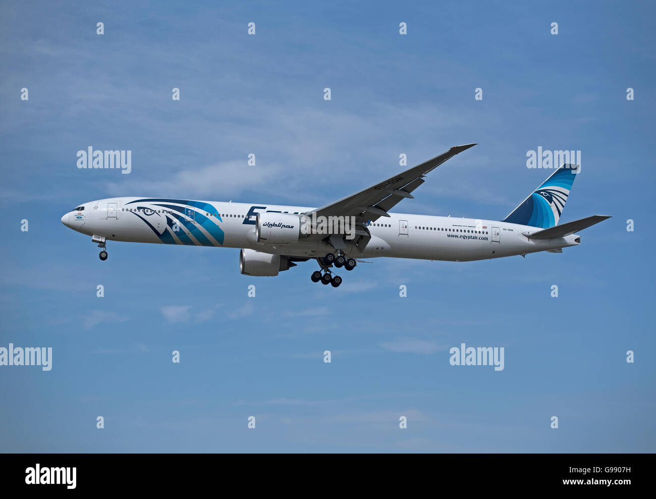 D'Egypt Air Boeing 777-36ER SU-Inscription GDN pour London Heathrow 10 470 SCO. Banque D'Images
