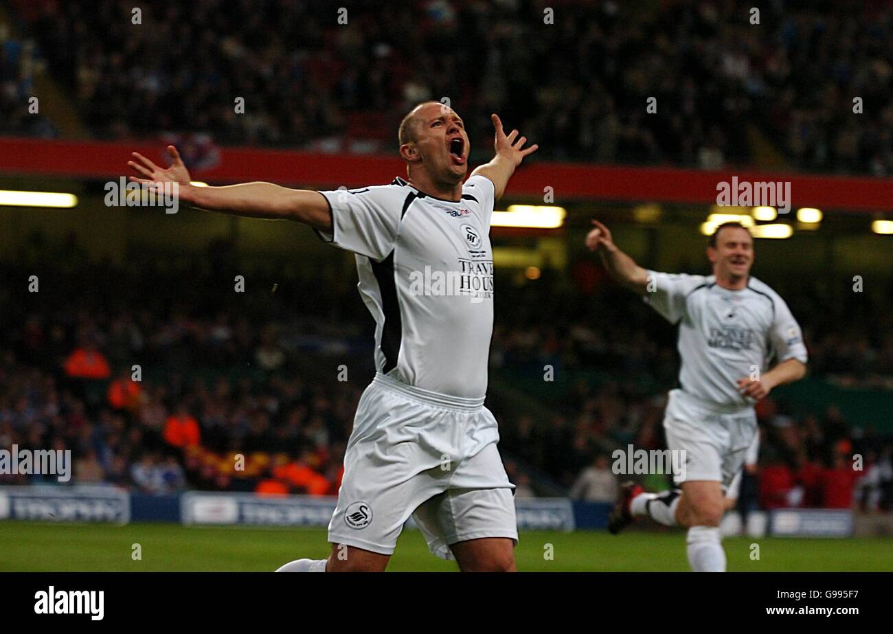 Soccer - Trophée LDV Vans - Final - Carlisle United v Swansea City - Millennium Stadium Banque D'Images