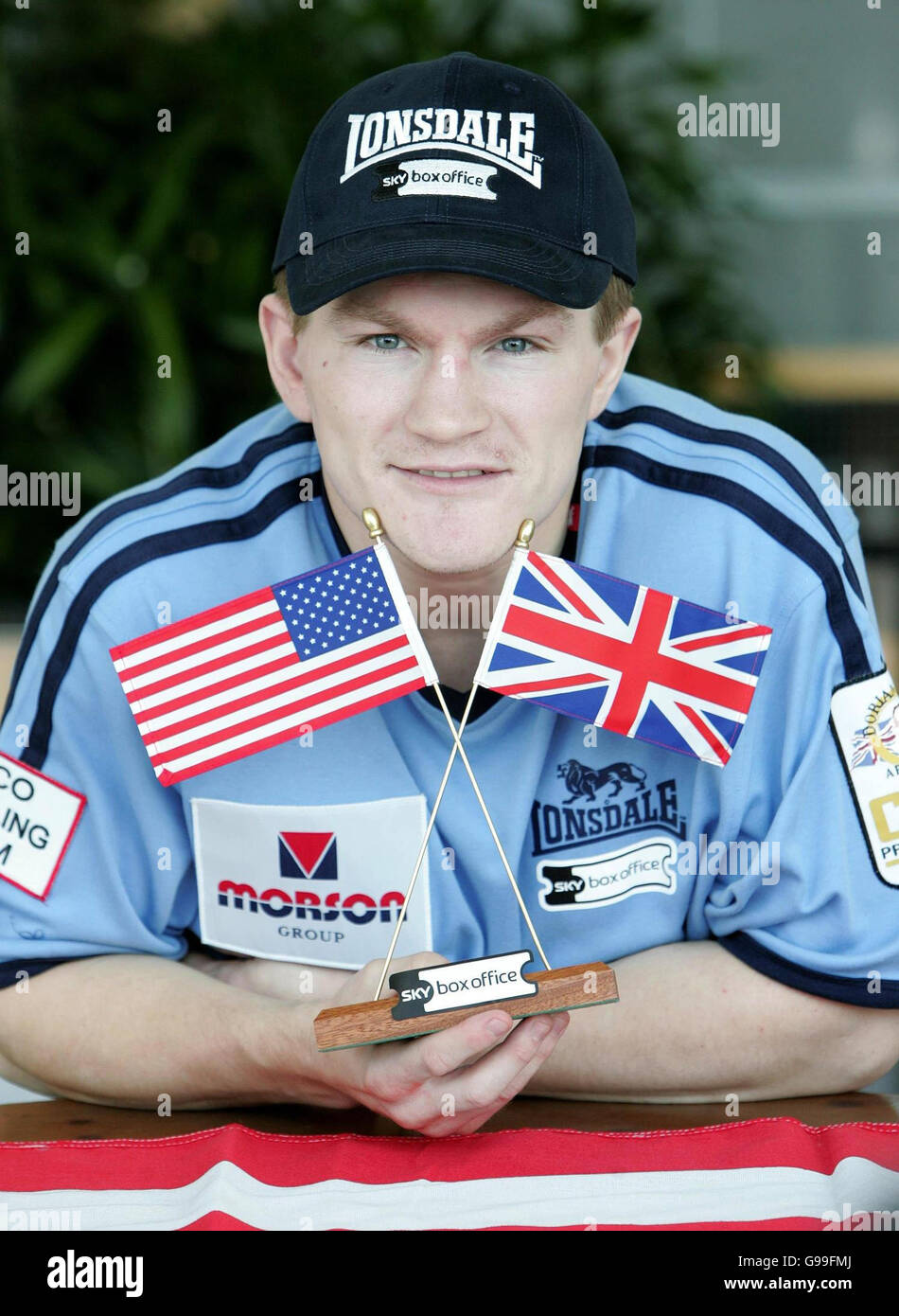 Ricky Hatton photographié après une conférence de presse au stade de la ville de Manchester. Hatton affrontera Luis Collazo le 13 mai à Boston. Banque D'Images