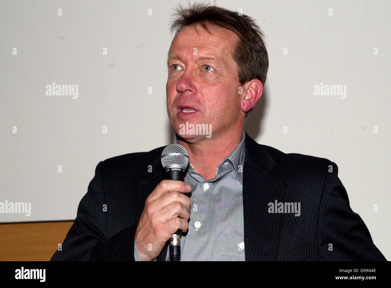 Alan Curbishley, directeur de Charlton Athletic, parle au Charlton Athletic Prix Supporters Club Banque D'Images