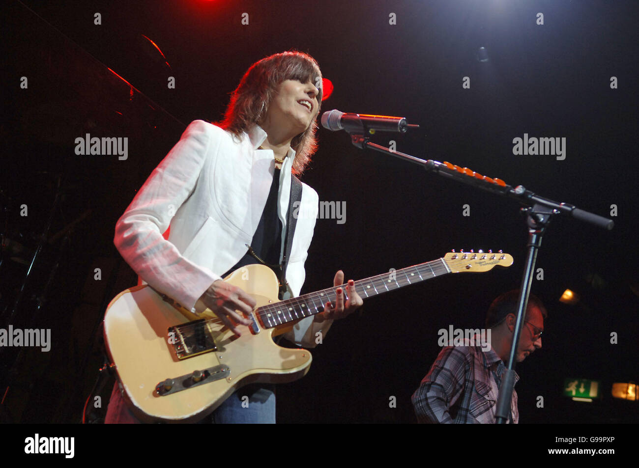 La chanteuse Chrissie Hynde se produit sur scène pendant le concert des prétendants à Koko, dans le nord de Londres, le vendredi 7 avril 2006. Le crédit photo devrait se lire: Yui Mok/PA Banque D'Images
