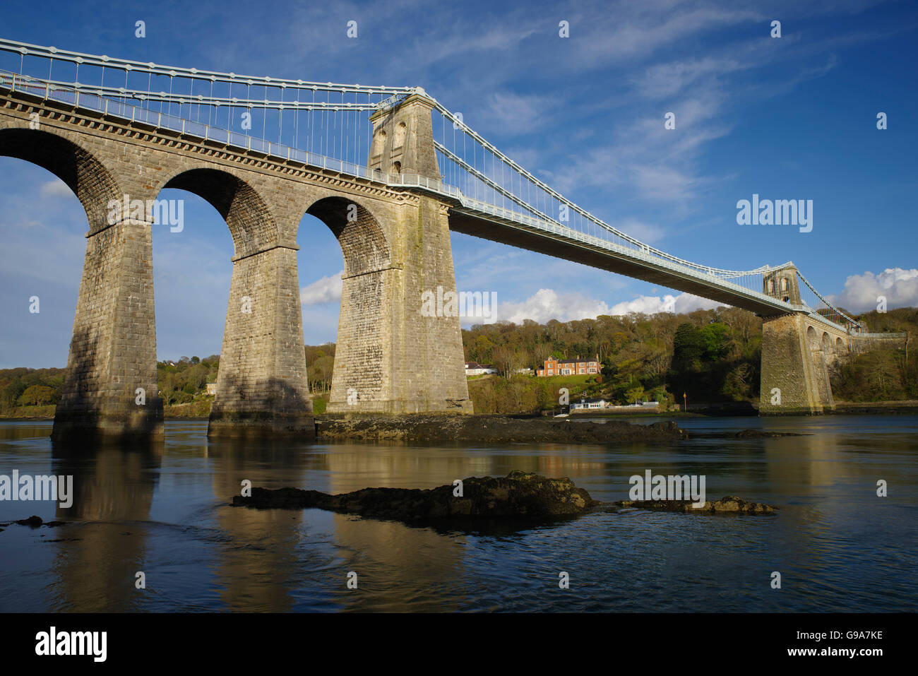 pont-suspendu-historique-de-menai-banque-de-photographies-et-d-images