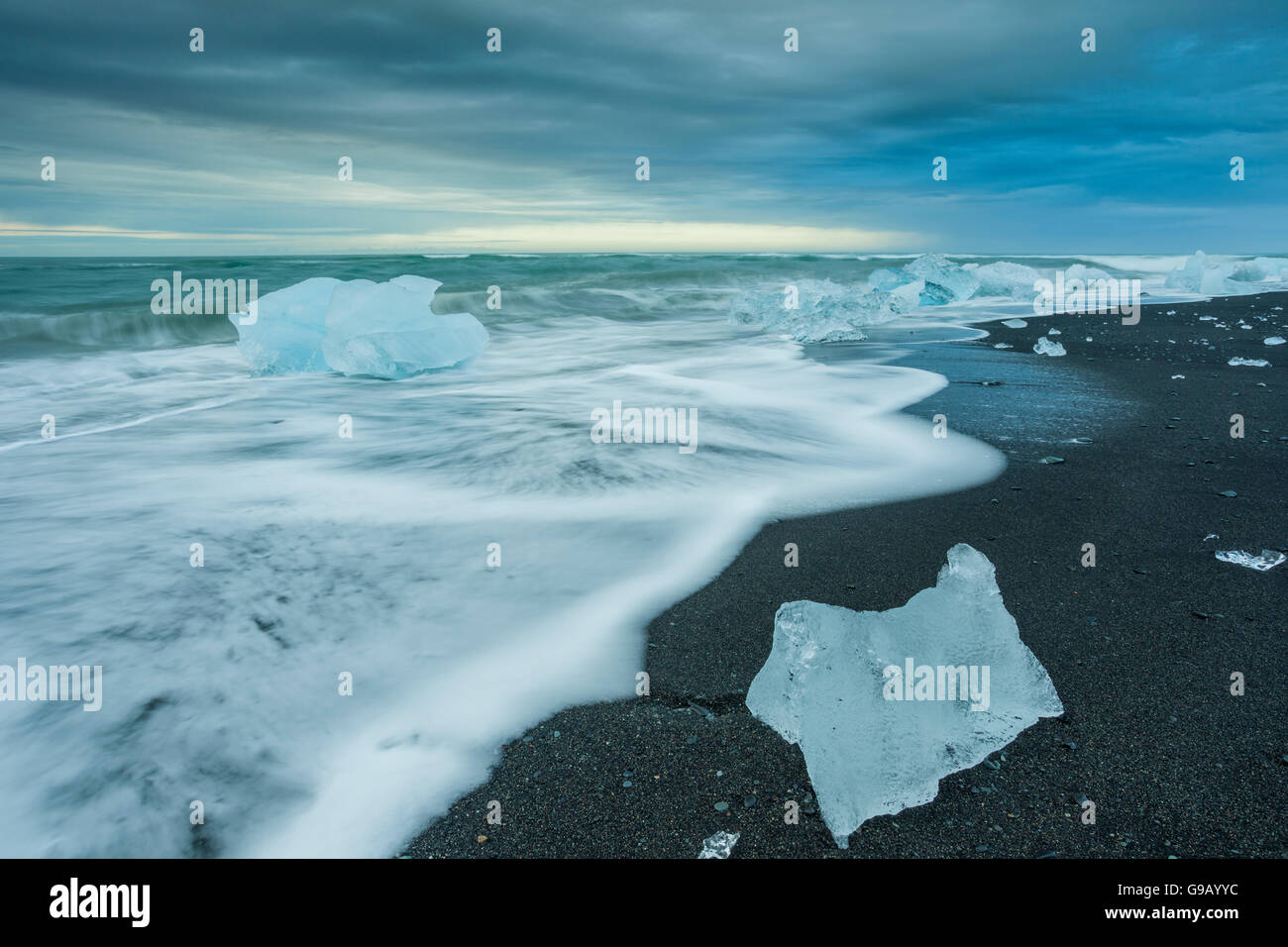 Plage Noire à Jokulsarlon, Islande. Banque D'Images