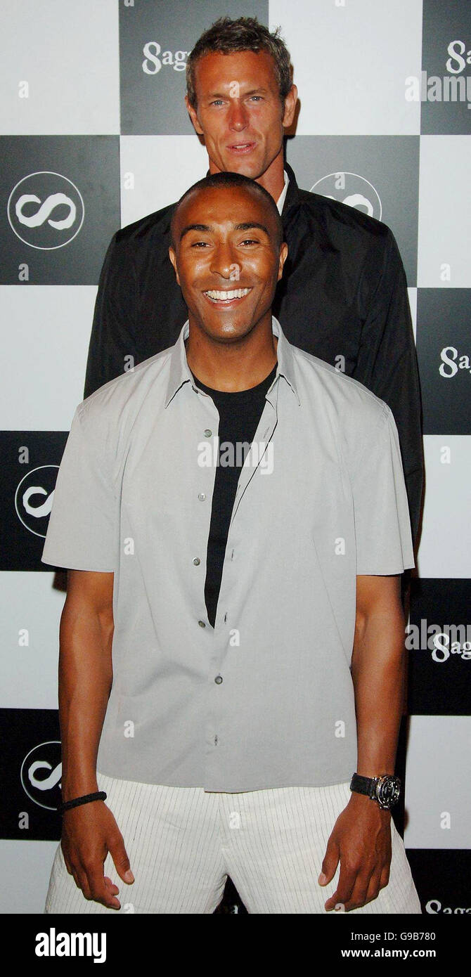 Colin Jackson Et Mark Foster Arriere Assistent A La Fete De Lancement Des Boissons Sagatiba A Cannes En France Photo Stock Alamy