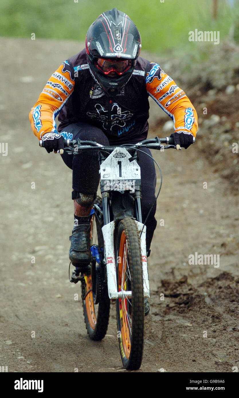 Tracy Moseley, vainqueur de la course, participe à la coupe du monde de vélo de montagne UCI, aux demi-finales de descente pour femmes de la coupe du monde à fort William. Banque D'Images