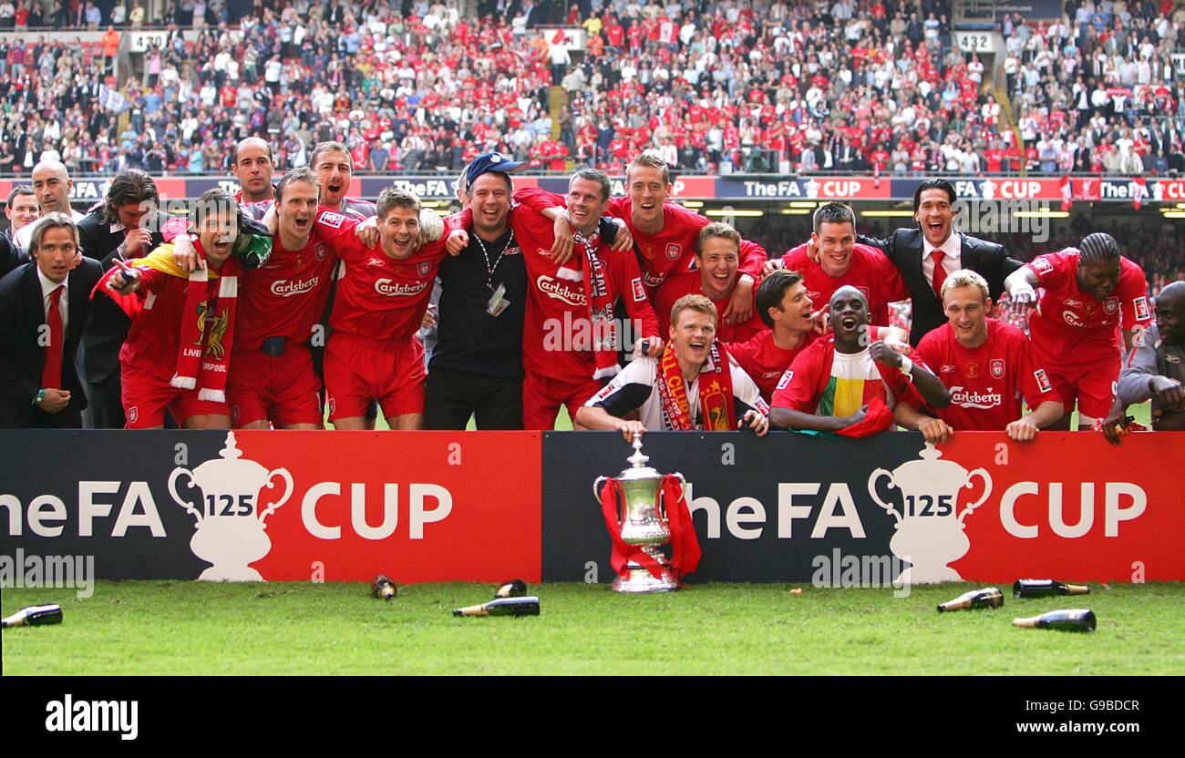 Football - FA Cup - finale - Liverpool v West Ham United - Millennium Stadium. Liverpool fête après le match Banque D'Images