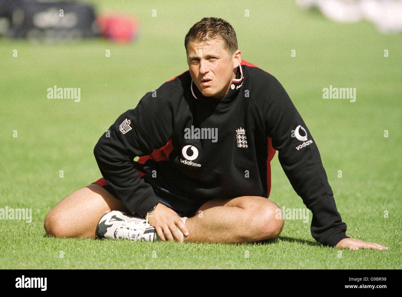 Cricket - Premier test d'assurance Cornhill - Angleterre v Zimbabwe - filets. Darren Gough d'Angleterre profondément dans la pensée de Lord Banque D'Images