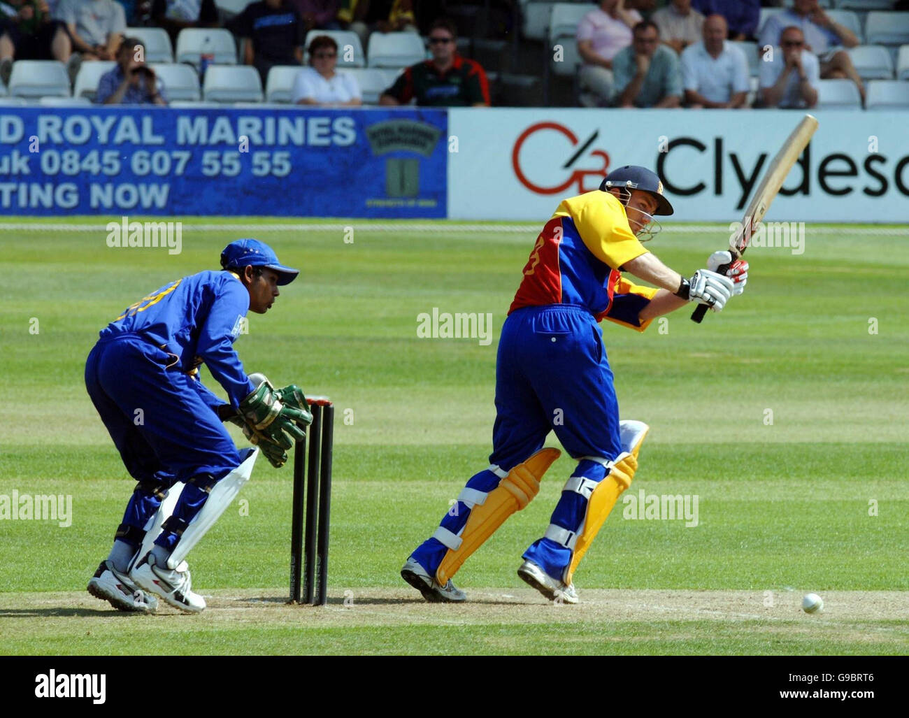 Essex batsmanTim Phillips en action pendant la journée internationale contre Sri Lanak au terrain de cricket du comté de Chelmsford. Banque D'Images