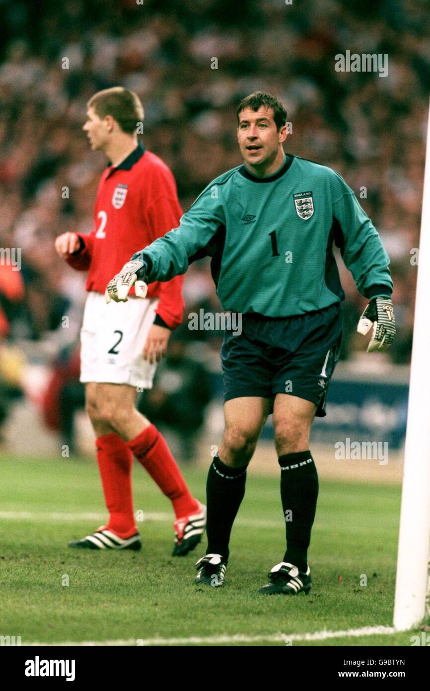 Football - amical - Angleterre / Ukraine.Nigel Martyn (à droite) et Steven Gerrard Banque D'Images