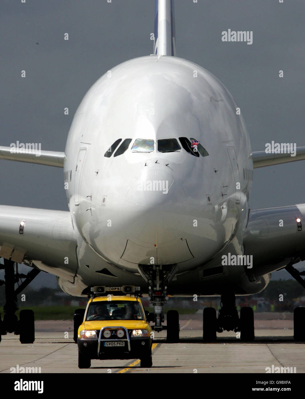 Le plus grand avion de ligne au monde, le géant Airbus A380 de 555 places, à l'aéroport de Londres Heathrow. Banque D'Images