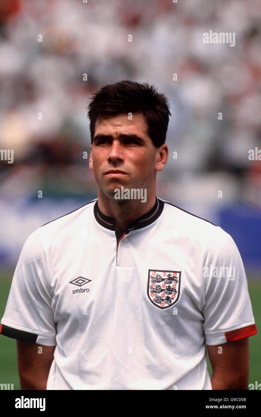 Football - Championnats d'Europe - Euro 88 Allemagne de l'Ouest - Groupe deux - Irlande / Angleterre - Neckarstadion.Neil Webb, Angleterre Banque D'Images