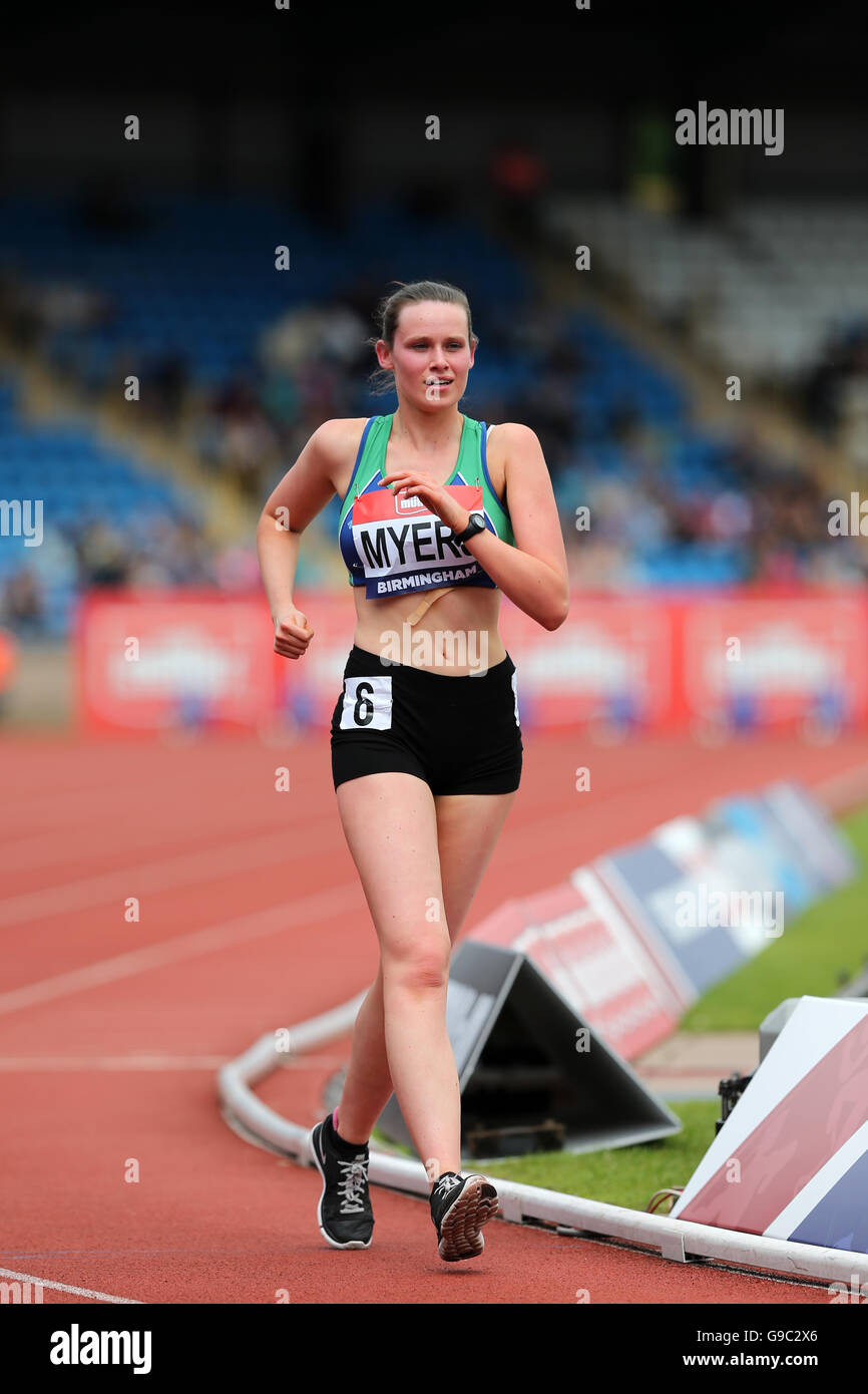 Natalie MYERS, Womens 5000m à pied ; 2016 ; Championnats britannique Alexander Birmingham UK du stade. Banque D'Images