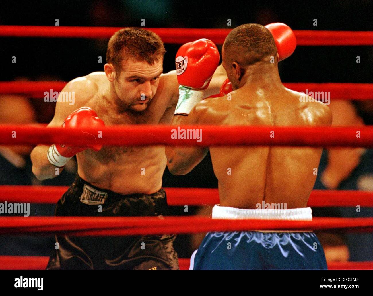 Scott Harrison (l), de l'Écosse, se dirige vers la gauche Tracy Patterson (r) Banque D'Images