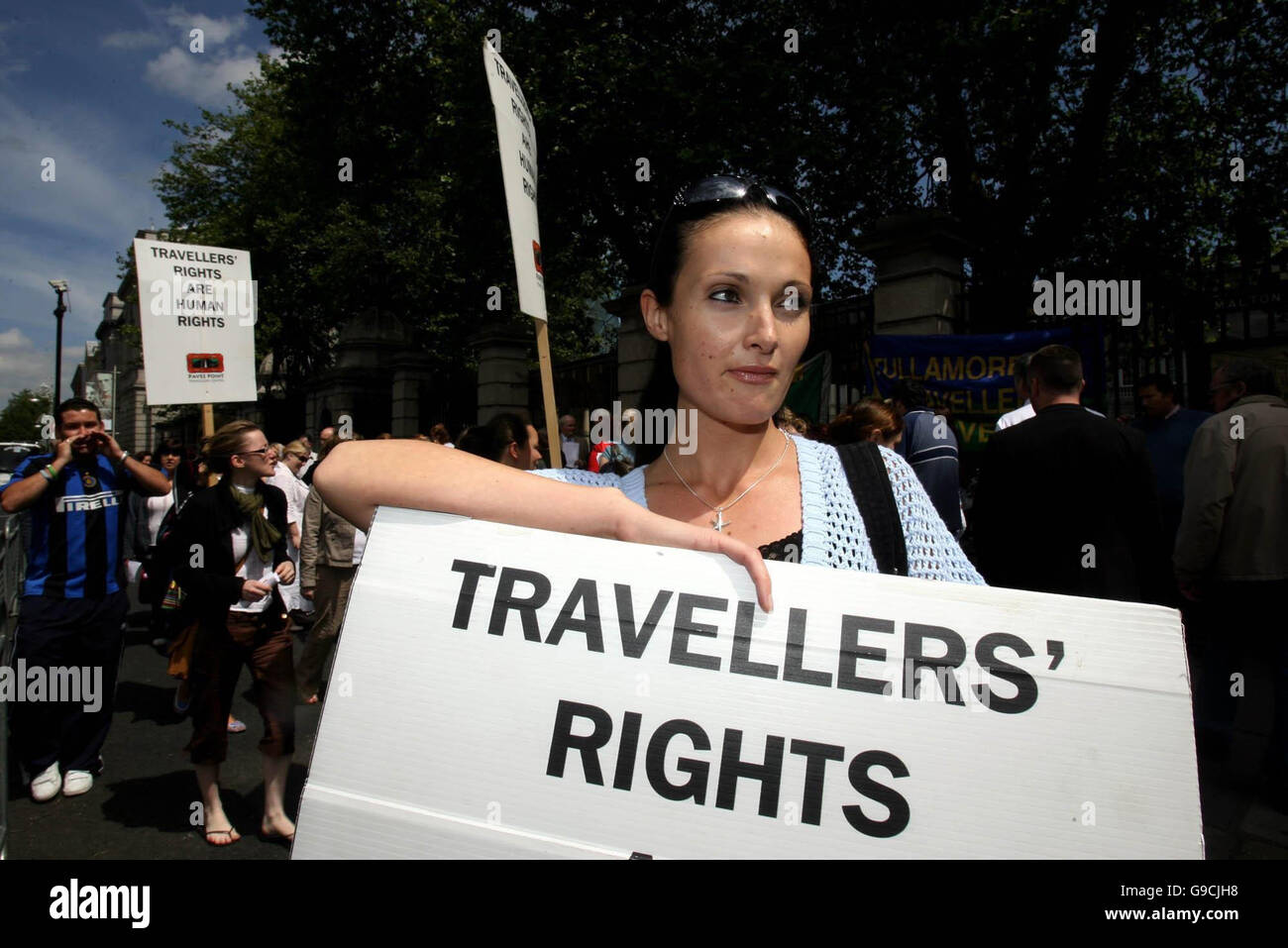 Rose Marie Maughan de comté de Mayo qui protestaient devant le Parlement irlandais à propos de l'expulsion forcée des voyageurs à partir d'un site à Co Cork. Banque D'Images