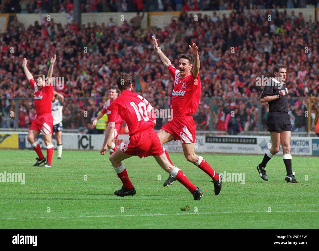 Football - finale de la coupe FA - Liverpool v Sunderland.Ian Rush (r) de Liverpool célèbre le deuxième but avec Steve McManaman (l) Banque D'Images